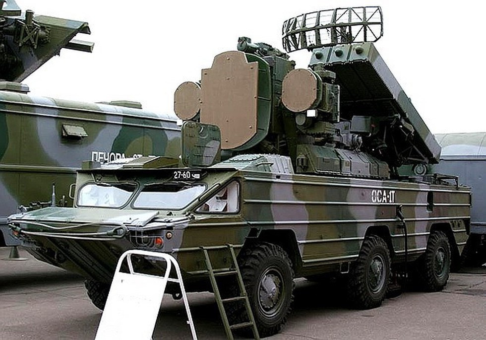 Tổ hợp 9K33 Osa chính thức được chấp nhận đưa vào phục vụ trong các đơn vị Bộ binh cơ giới Liên Xô vào năm 1971 và đã được xuất khẩu tới 19 quốc gia.