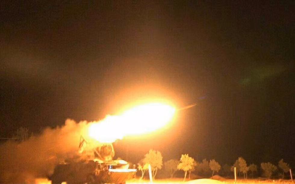 Theo tuyên bố của Thiếu tướng Yahya Sari, phát ngôn viên của Lực lượng Vũ trang Yemen (đồng minh chủ chốt Houthi), vụ bắn hạ diễn ra hôm 29-11 khi chiếc trực thăng tấn công của Saudi Arabia đang hoạt động ở khu vực giáp ranh biên giới Yemen.