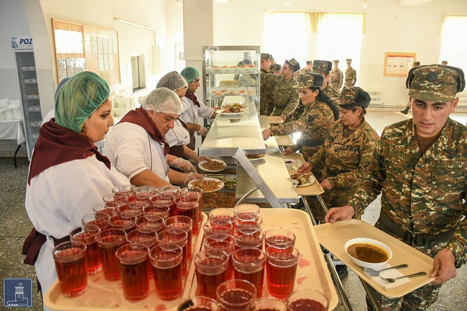 Theo lý thuyết, mọi nam giới của Armenia đều phải đăng ký tham gia nghĩa vụ quân sự trong độ tuổi từ 18 tới 27. Nguồn ảnh: Sina.