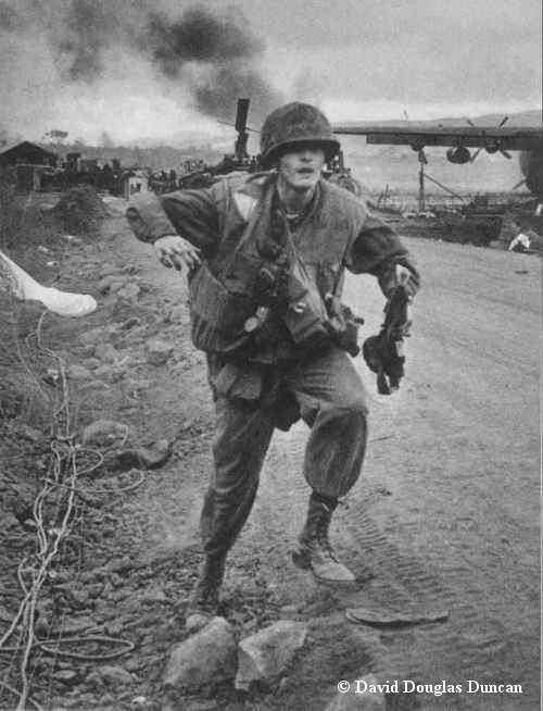 Mặc dù trận đánh ở Khe Sanh đã diễn ra từ ngày 21, nhưng phải tới cuối tháng 1, trận đánh thực sự mới diễn ra ở quy mô lớn khủng khiếp cùng với chiến dịch Tết Mậu Thân khiến lính Mỹ choáng váng. Nguồn ảnh: Pinterest.