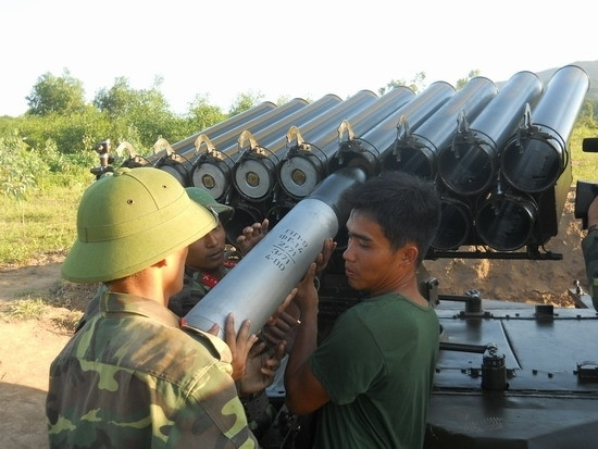 Ngoài ra, tầm bắn 10 km là khá ngắn trong kiểu tác chiến pháo binh hiện tại. Để khắc phục vấn đề này, Việt Nam đã nghiên cứu cải tiến tầm phóng của đạn phản lực BM-14 để tăng tầm phóng tối đa. Nguồn ảnh: Baodatviet.