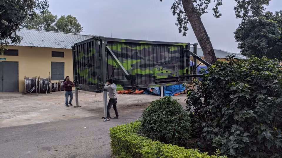 Tuy nhiên radar cũng có thời gian chuyển trạng thái từ hành quân sang chiến đấu khá lâu, mất tới 10 phút. Kèm theo đó là gần như mọi thông số của nó đã được công khai vì là hàng... xuất khẩu. Nguồn ảnh: Hồ Phượng.