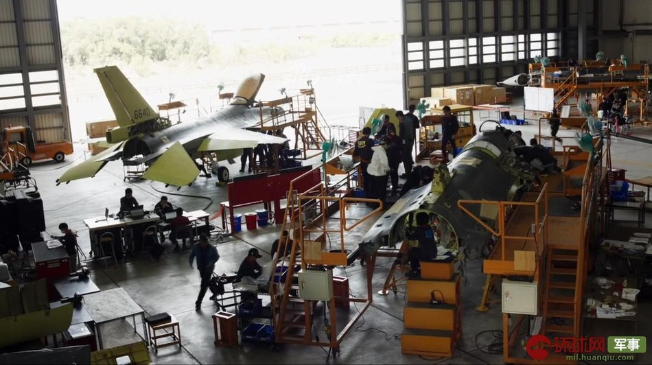 Khi được nâng cấp lên chuẩn F-16V, các tiêm kích của Không quân Đài Loan được cho là sẽ đủ sức đối đầu với những chiến đấu cơ J-10 hiện đang được Trung Quốc sử dụng. Nguồn ảnh: Sina.