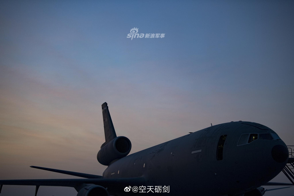 So với nhiều loại máy bay chiến đấu khác đang được Mỹ sử dụng, F-35 có thể coi là loại tiêm kích có tầm bay và bán kính chiến đấu ngắn bậc nhất. Nguồn ảnh: Sina.