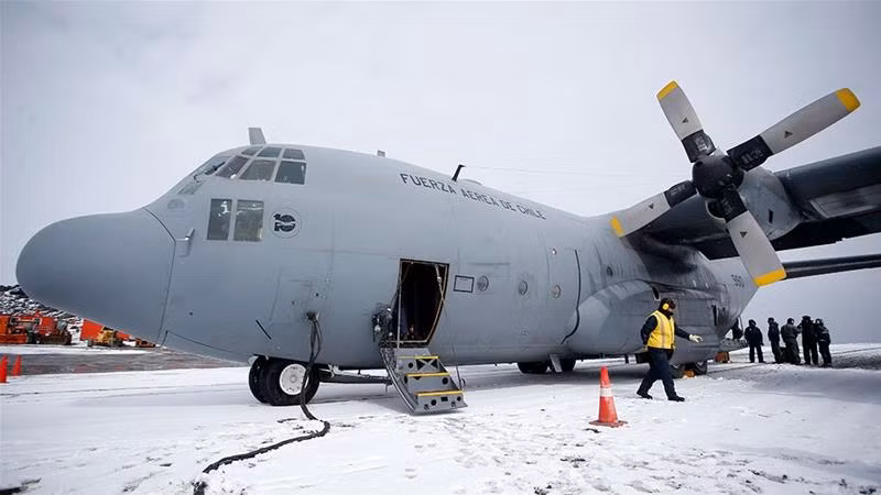 Quân đội Chile cho biết, chiếc C-130 khi đó đang thực hiện hành trình bay tới nam cực, trên máy bay có 17 thành viên phi hành đoàn, 21 hành khách trong đó có 3 nhân viên dân sự. Nguồn ảnh: Pinterest.
