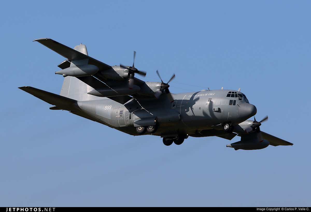 Thậm chí trong một vài trường hợp, phi công còn không thể phân biệt được bầu trời và mặt nước do toàn bộ bầu trời đều được phản chiếu xuống mặt nước một cách hoàn hảo. Trong những tình huống như thế này, nếu hệ thống hiển thị thông số bay trên máy bay gặp trục trặc, tai nạn sẽ rất dễ xảy ra. Nguồn ảnh: Jetphoto.