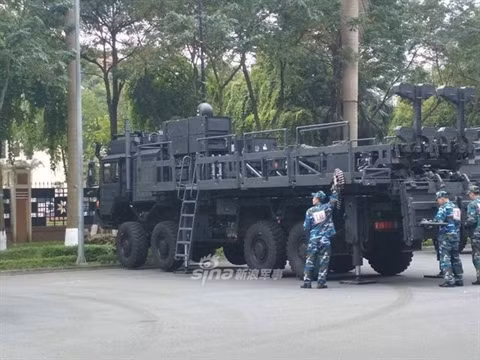 Với những mục tiêu có tốc độ cao hơn, khả năng phát hiện của tổ hợp SPYDER cũng là rất tốt nếu so với hệ thống tương đương của Nga. Cụ thể, SPYDER có thể phát hiện máy bay chiến thuật ở khoảng cách 110km, trực thăng ở 40 km, UAV ở 60 km, tên lửa hành trình ở 40 km,... Nguồn ảnh: Sina.