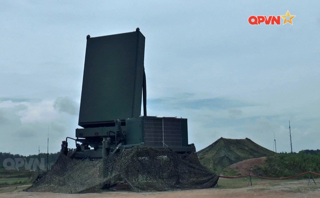 Mặc dù loại tên lửa SPYDER này đã được Israel chuyển giao cho Việt Nam từ lâu trong quá khứ với số lượng 5 tổ hợp, tuy nhiên đây là lần đầu tiên chúng ta công khai tổ hợp này với báo giới. Nguồn ảnh: QPVN.