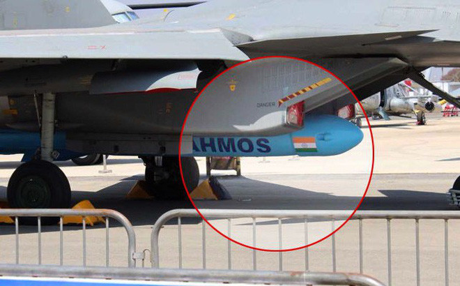 Nhiều khả năng, Việt Nam đang chờ phiên bản phóng từ cơ cấu phóng trên không được hoàn thiện. Khi đó, các chiến đấu cơ Su-30MK2V chủ lực của Không quân Việt Nam sẽ không khác gì "hổ mọc thêm cánh". Nguồn ảnh: Forces.