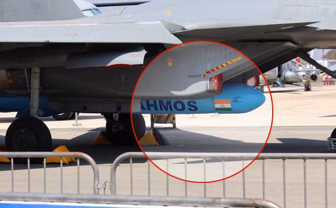 Nhiều khả năng, Việt Nam đang chờ phiên bản phóng từ cơ cấu phóng trên không được hoàn thiện. Khi đó, các chiến đấu cơ Su-30MK2V chủ lực của Không quân Việt Nam sẽ không khác gì "hổ mọc thêm cánh". Nguồn ảnh: Forces.