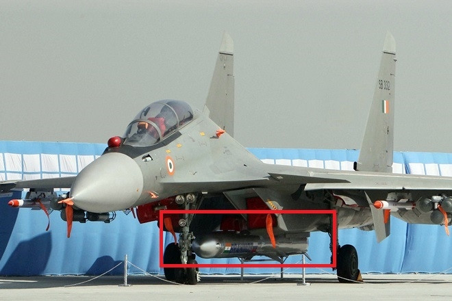 Trần bay tối đa của tên lửa BrahMos là 15 km nhưng nhiều khả năng, loại tên lửa này hoàn toàn có thể phóng được từ độ cao lớn hơn khi triển khai từ tiêm kích Su-30MKI vì loại tiêm kích này có trần bay lên tới 17 km. Nguồn ảnh: Pinterest.