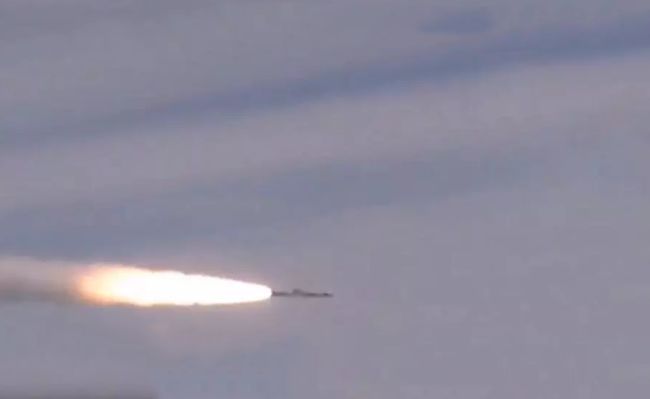 Theo đó, tên lửa BrahMos khi phóng thử nghiệm từ tiêm kích Su-30MKI đã đạt tốc độ tối đa lên tới Mach 2,8 - nghĩa là tương đương với tốc độ lý thuyết Mach 3 của tên lửa này từng được Ấn Độ công bố trước đây. Nguồn ảnh: Pinterest.