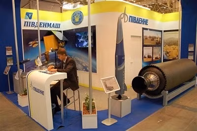 Và bằng cách nào đó, họ đã đánh cắp được tài liệu liên quan đến Iskander-M và chuyển cho Ukraine. Từ đó, hệ thống Grom-2 đã ra đời. Tuy nhiên, sức mạnh của Grom-2 có như tuyên bố của Ukraine hay không cần phải có thêm nhiều thời gian nữa mới có thể trả lời, chuyên gia Nga nói.