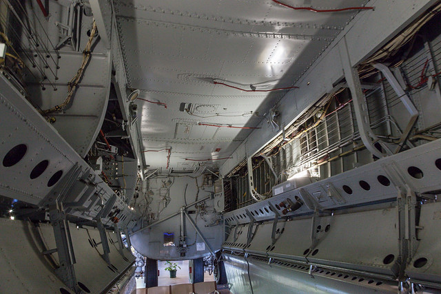 Chính vì thói quen này, phòng không Việt Nam dễ dàng đón lõng máy bay B-52 sau khi chúng vừa thả bom xong để tấn công vì khi ngoặt, tốc độ của máy bay sẽ giảm đi ró rệt. Nguồn ảnh: Pinterest.