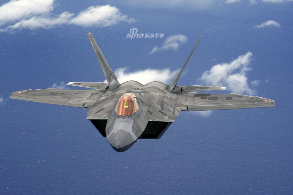 Ngoài ra, xét về tổng thể cũng có thể thấy chiếc F-22 Raptor đã có màu sơn đậm và tối hơn so với màu sơn sáng bóng trước đây. Nguồn ảnh: Sina.