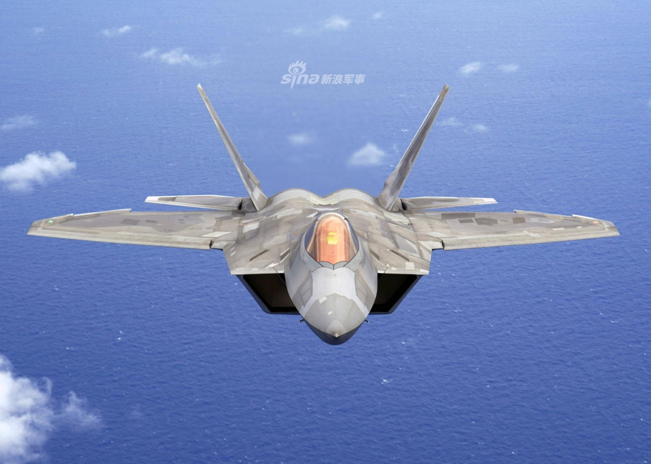 Cận cảnh màu sơn nguỵ trang kiểu mới của F-22 Raptor với hoạ tiết tách rời nhau ở phần cánh và có phần sắc cạnh hơn. Nguồn ảnh: Sina.