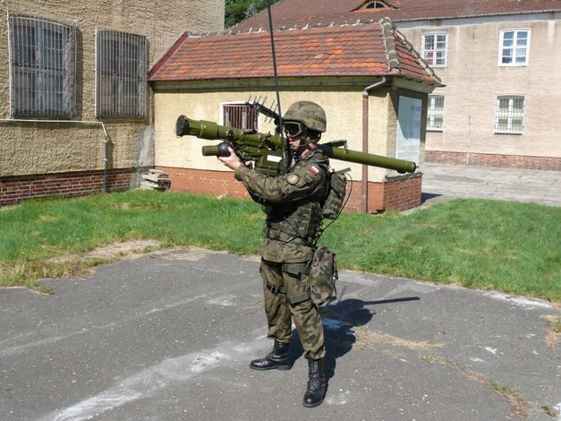 Theo các báo cáo được công bố sau cuộc Chiến tranh Nam Ossetia xảy ra vào năm 2008, tên lửa vác vai Grom đã khoá 20 mục tiêu, bắn 12 phát và hạ 9 mục tiêu. Thậm chí từng suýt hạ được một chiếc Su-25. Nguồn ảnh: Pinterest.