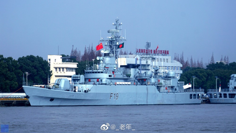 Theo thông tin được tờ thông tấn quân sự Janes đăng tải, có vẻ như cả hai khinh hạm này đều được giữ nguyên cấu hình vũ khí, không có gì thay đổi nhiều trước khi chuyển giao cho phía Bangladesh. Nguồn ảnh: QQ.