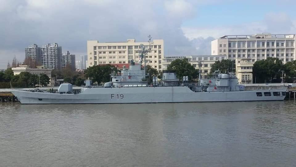 Cả hai khinh hạm này đều là được đóng theo lớp Type 053H3 và từng phục vụ trong lực lượng Hải quân Trung Quốc trong quá khứ, tới nay đã bị loại biên và được bán với giá rất rẻ cho phía Bangladesh. Nguồn ảnh: QQ.