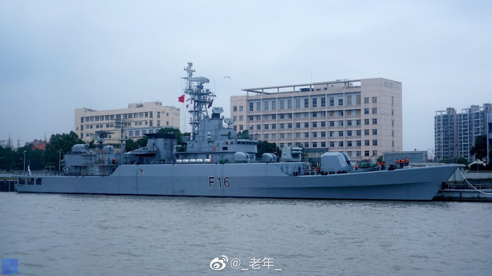 Cụ thể, cấu hình vũ khí của các khinh hạm mới của Bangladesh bao gồm pháo nòng đôi 100 mm, tên lửa chống hạm YJ-83, giá phóng cho tên lửa đối không tầm ngắn HHQ-7 và bốn pháo nòng đôi 37mm. Nguồn ảnh: QQ.