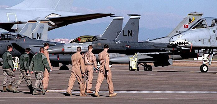 Ông Mevlut Cavusoglu nói thêm rằng Ankara sẽ không ủng hộ kế hoạch của NATO nhằm bảo vệ các quốc gia Baltic cho đến khi liên minh áp dụng kế hoạch bảo vệ Thổ Nhĩ Kỳ khỏi mối đe dọa khủng bố Hồi giáo.