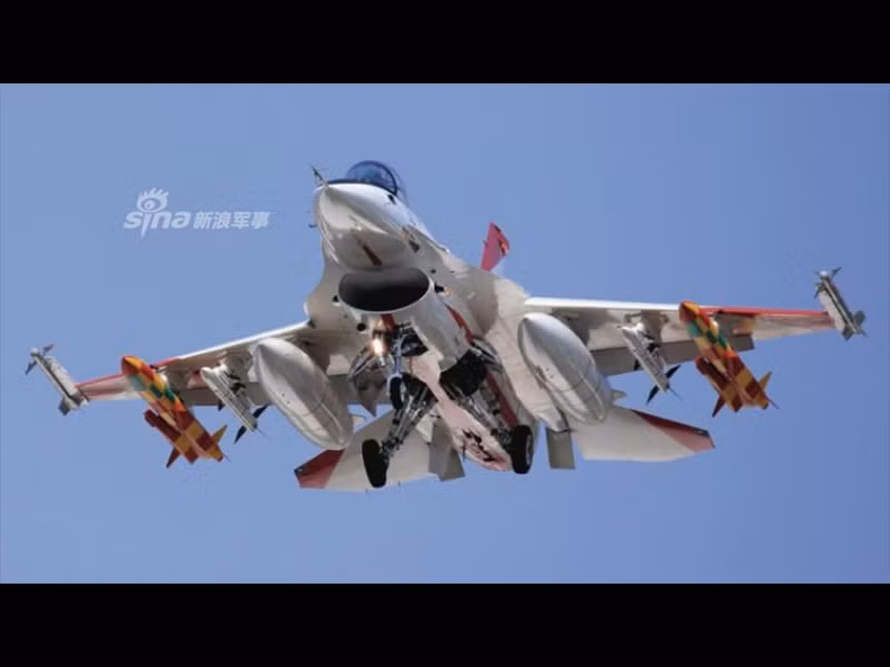 Trong tương lai, khi Nhật Bản bắt đầu loại biên dần tiêm kích F-2 ra khỏi biên chế, Việt Nam hoàn toàn có thể tiếp cận và xin thu mua lại các tiêm kích F-16 phiên bản Nhật này. Thậm chí, chúng ta cũng có thể tiếp cận được với các loại tên lửa chống hạm do Nhật sản xuất. Nguồn ảnh: Sina.