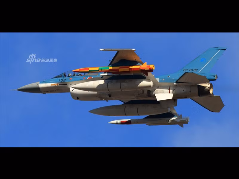 Tên lửa ASM-3 có trọng lượng 940 kg, mang theo đầu đạn nặng 200 kg. Toàn bộ quả tên lửa này có chiều dài lên tới 6 mét, tầm bắn tối đa từ 100 tới 200 km. Nguồn ảnh: Sina.