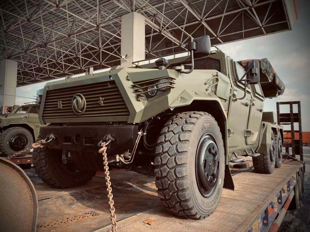 Từ những bức ảnh hiếm hoi được công bố trên internet, có thể thấy loại radar phản pháo này được Trung Quốc đặt trên khung gầm của xe tải Đông Phong ba chân. Nguồn ảnh: Sina.