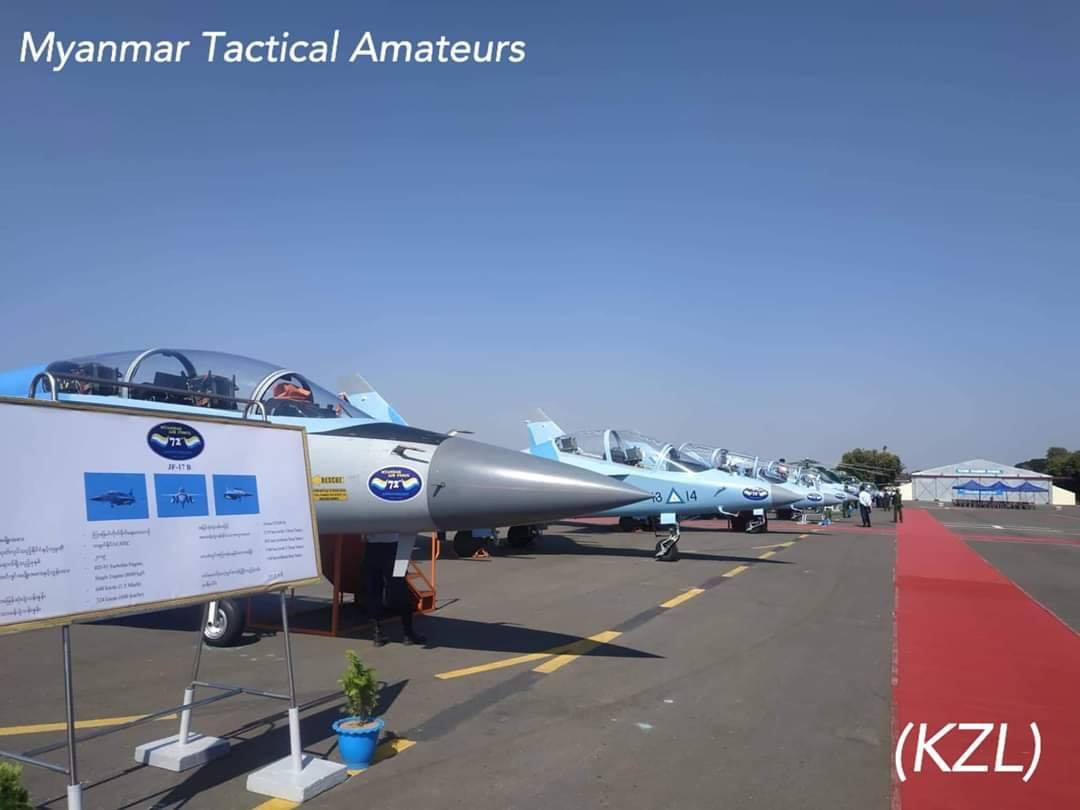 Màn trình diễn có sự tham gia của hàng loạt các loại máy bay, trực thăng các loại. Các máy bay và trực thăng này hiện đang làm nhiệm vụ huấn luyện bay cường kích, tiêm kích và huấn luyện phi công trực thăng tấn công. Nguồn ảnh: MTA.