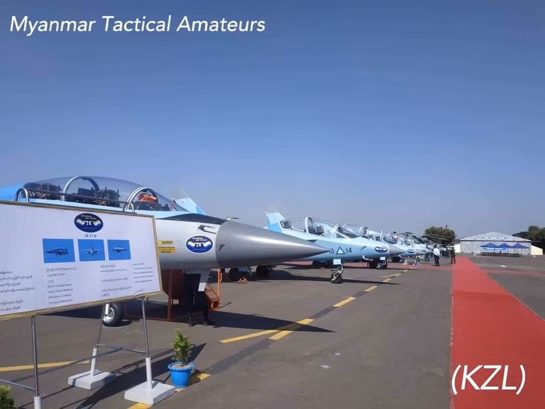 Màn trình diễn có sự tham gia của hàng loạt các loại máy bay, trực thăng các loại. Các máy bay và trực thăng này hiện đang làm nhiệm vụ huấn luyện bay cường kích, tiêm kích và huấn luyện phi công trực thăng tấn công. Nguồn ảnh: MTA.