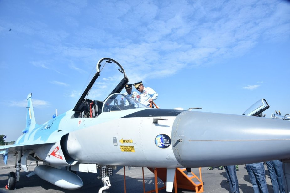 Cuối cùng là các chiến đấu cơ đa năng JF-17B. Đây đều là những chiến đấu cơ do Trung Quốc phối hợp với Pakistan để sản xuất, bắt đầu được giới thiệu từ năm 2007. Nguồn ảnh: MTA.