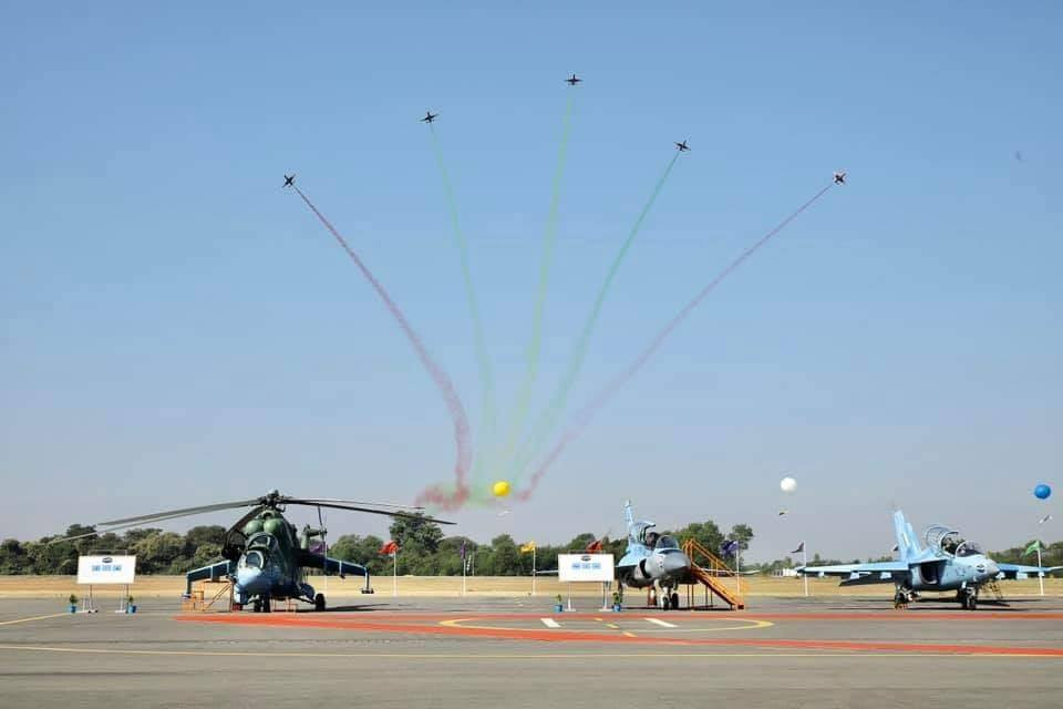 Ngoài ra, nước này còn có các loại chiến đấu cơ khác như J-7, J-6 và đặc biệt là cường kích Q-5 có xuất xứ từ Trung Quốc. Trong tương lai, Không quân Myanmar đang đặt mua 6 chiếc Su-30SME từ Nga. Nguồn ảnh: MTA.