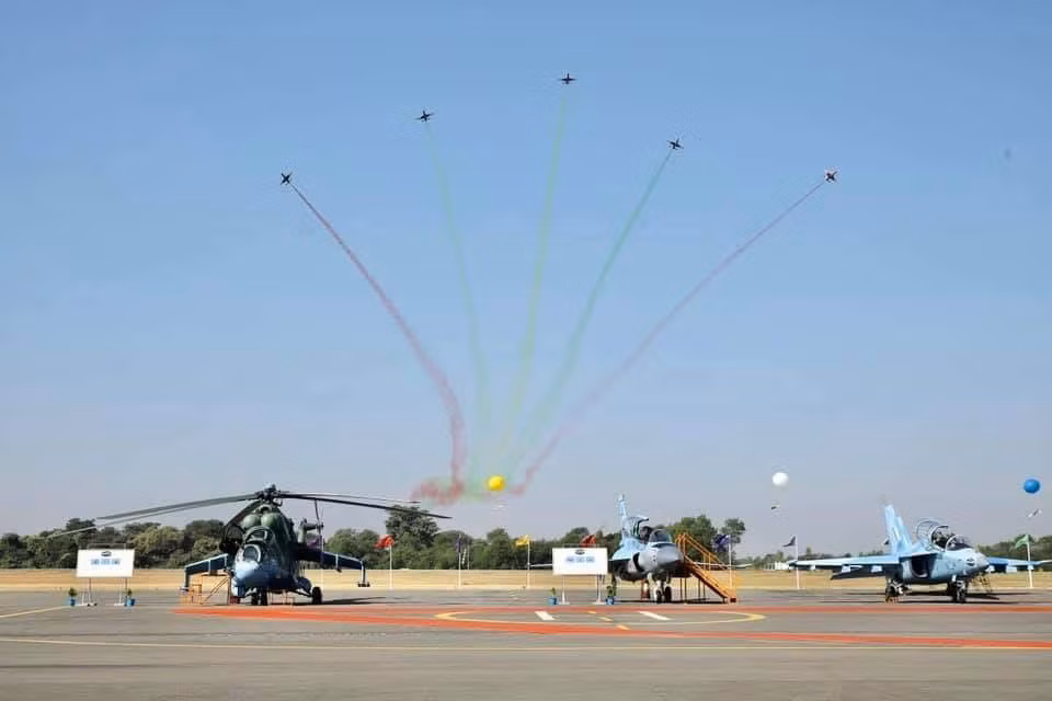 Ngoài ra, nước này còn có các loại chiến đấu cơ khác như J-7, J-6 và đặc biệt là cường kích Q-5 có xuất xứ từ Trung Quốc. Trong tương lai, Không quân Myanmar đang đặt mua 6 chiếc Su-30SME từ Nga. Nguồn ảnh: MTA.