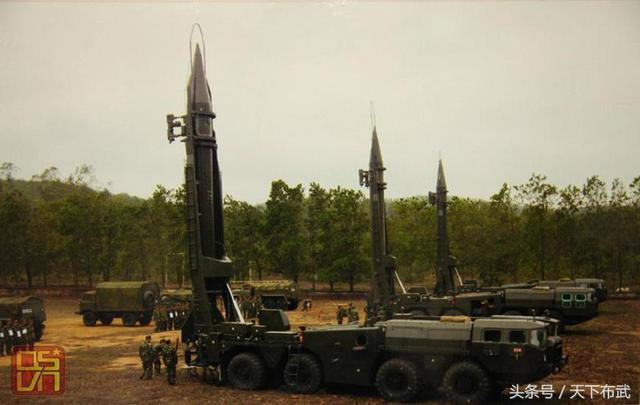 Phiên bản cải tiến của R-11 (Scud-A) có tên gọi là Scud-B (R-17) có khả năng mang được các loại đầu đạn bao gồm cả đầu đạn hạt nhân, đầu đạn hóa học, đầu đạn thường, đầu đạn nổ mảnh. Nguồn ảnh: QSVN.