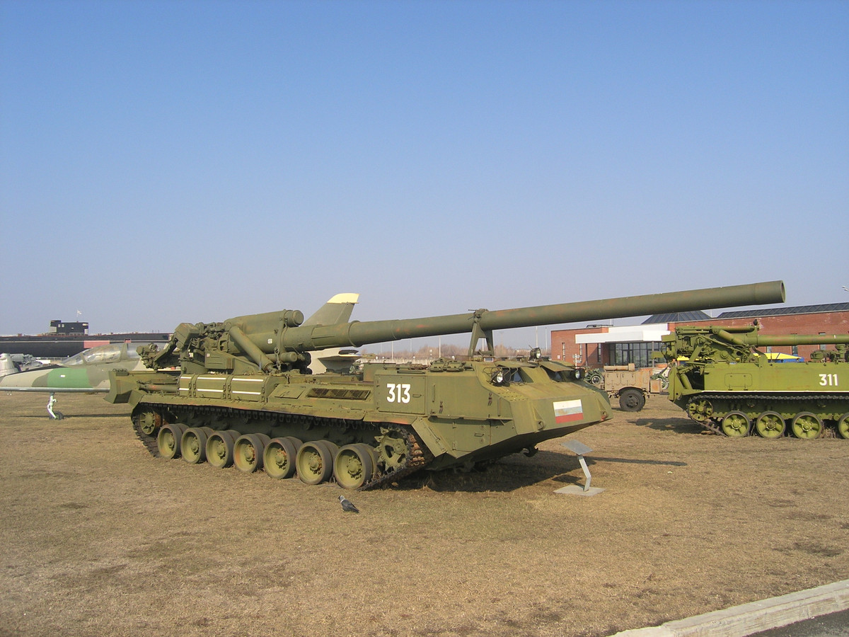Là phiên bản cải tiến từ khẩu pháo tự hành 2S7 Pion, phiên bản mới của khẩu pháo tự hành cực khủng trong biên chế quân đội Nga này có tốc độ bắn được cải thiện vượt trội, lên tới 2,5 phát mỗi phút. Nguồn ảnh: Pinterest.