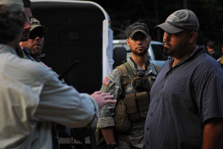 Quãng thời gian huấn luyện này bao gồm cả nội dung dạy tiếng (mỗi lính đặc nhiệm Mỹ cần biết ít nhất một ngôn ngữ thứ 2) và kỹ năng chuyên môn, như sử dụng súng và điện đài.