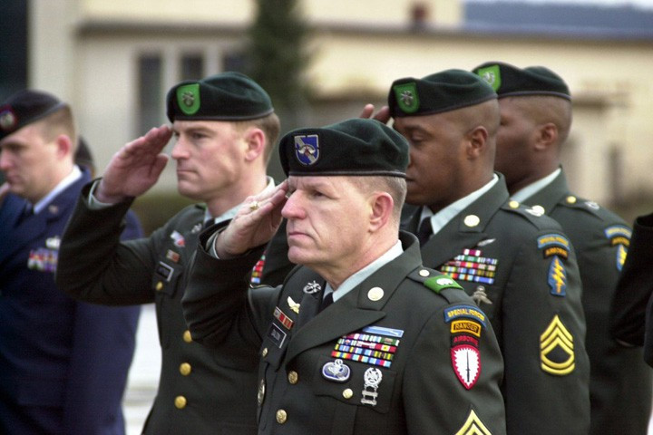 Sau khi tiếp thu các kiến thức cơ bản ban đầu, họ sẽ phải tham gia huấn luyện trong các tiểu đội 12 người.