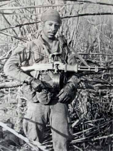 Cỡ đạn uy lực của khẩu RPD phù hợp tác chiến trong rừng rậm khi nó có thể bắn xuyên những gốc cây nhỏ - điều mà cỡ đạn 5,56 mm không thể làm được. Nguồn ảnh: PeterAlan.