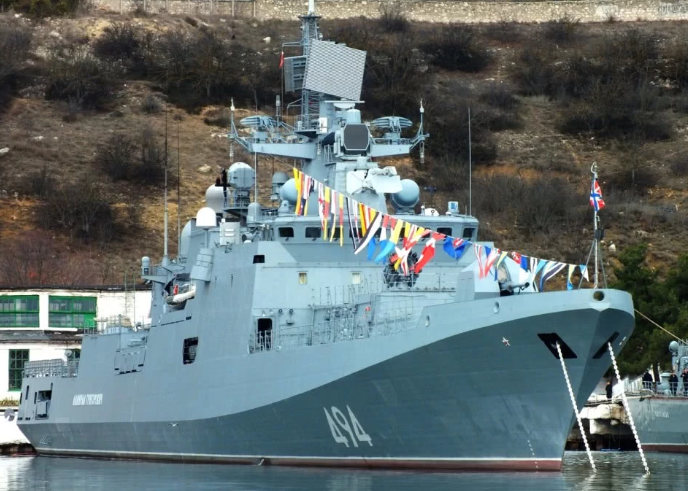 Ngoài ra còn có khinh hạm mang tên Đô đốc Grigorovich với số thân 494. Đây là khinh hạm được Nga đóng theo lớp cùng tên, có độ giãn nước 4000 tấn hiện đang phục vụ trong Sư đoàn Hải quân Mặt nước số 30 thuộc Hạm đội Biển Đen.