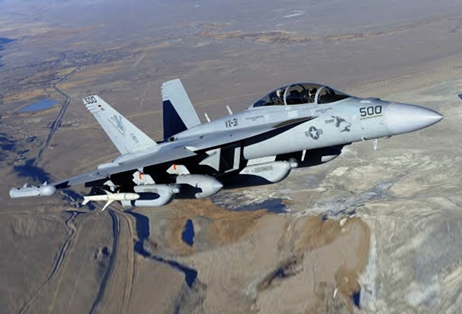 EA-18G được sử dụng thay thế cho những chiếc EA-6B Prowler đã cũ của hải quân Mỹ.