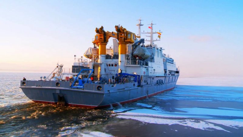 Igor Belousov là tàu cứu hộ cứu nạn mới bậc nhất của Nga hiện nay, tàu được đóng theo Đồ án 21300 và mới được nhập biên Hải quân Nga từ năm 2015 với nhiệm vụ chính là tìm kiếm cứu nạn.