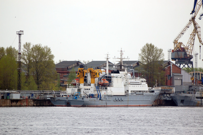 Igor Belousov có độ giãn nước tối đa 5000 tấn, tàu được trang bị các cảm biến đo đạc, tìm kiếm và thăm dò hiện đại, kèm theo đó là các trang thiết bị cứu hộ, phòng cấp cứu, phòng phẫu thuật dã chiến.