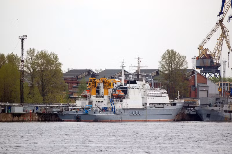 Igor Belousov có độ giãn nước tối đa 5000 tấn, tàu được trang bị các cảm biến đo đạc, tìm kiếm và thăm dò hiện đại, kèm theo đó là các trang thiết bị cứu hộ, phòng cấp cứu, phòng phẫu thuật dã chiến.