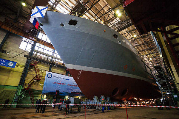 Trong chuyến sang thăm Việt Nam và tham gia huấn luyện cùng lực lượng hải quân ta, tàu Igor Belousov cũng có sự bổ sung nhân sự từ bộ phận tìm kiếm, cứu hộ đầy kinh nghiệm của Hạm đội Thái Bình Dương.