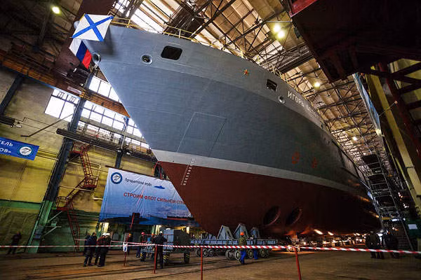 Trong chuyến sang thăm Việt Nam và tham gia huấn luyện cùng lực lượng hải quân ta, tàu Igor Belousov cũng có sự bổ sung nhân sự từ bộ phận tìm kiếm, cứu hộ đầy kinh nghiệm của Hạm đội Thái Bình Dương.