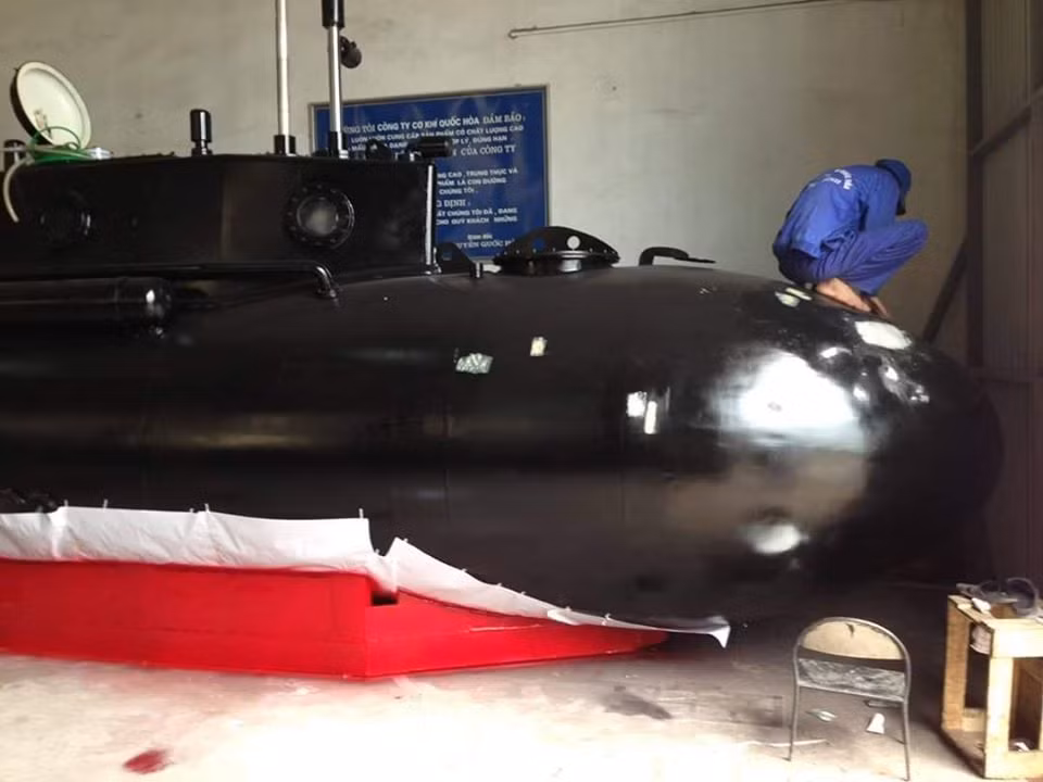 Truyền thông Nga khẳng định rằng đây là tàu ngầm lớn nhất, phức tạp nhất từng được Việt Nam tự chế tạo. Nguồn ảnh: Livejournal.