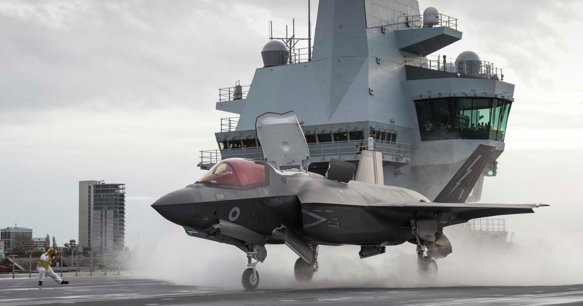 Truyền thông Anh cho biết, các chiến đấu cơ F-35B của nước này đang ngày càng trở nên phù hợp với tàu sân bay trị giá 4 tỷ USD - chiếc HMS Queen Elizabeth. Nguồn ảnh: Dailymail.