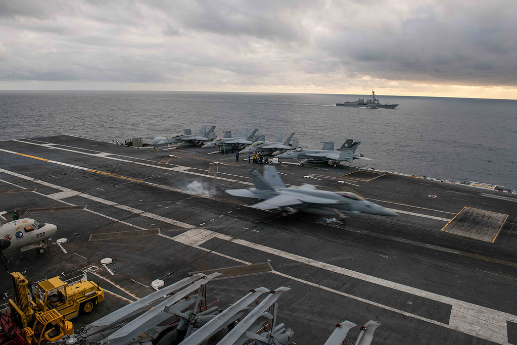 Phía Mỹ khẳng định, hệ thống thông tin liên lạc theo công nghệ mới này sẽ cho phép quân đội Mỹ triển khai lượng lớn quân đội ở khu vực nước ngoài - nằm xa khu vực mà các trạm radar cố định hoặc vệ tinh địa tĩnh của Mỹ đang hoạt động. Nguồn ảnh: USnavy.