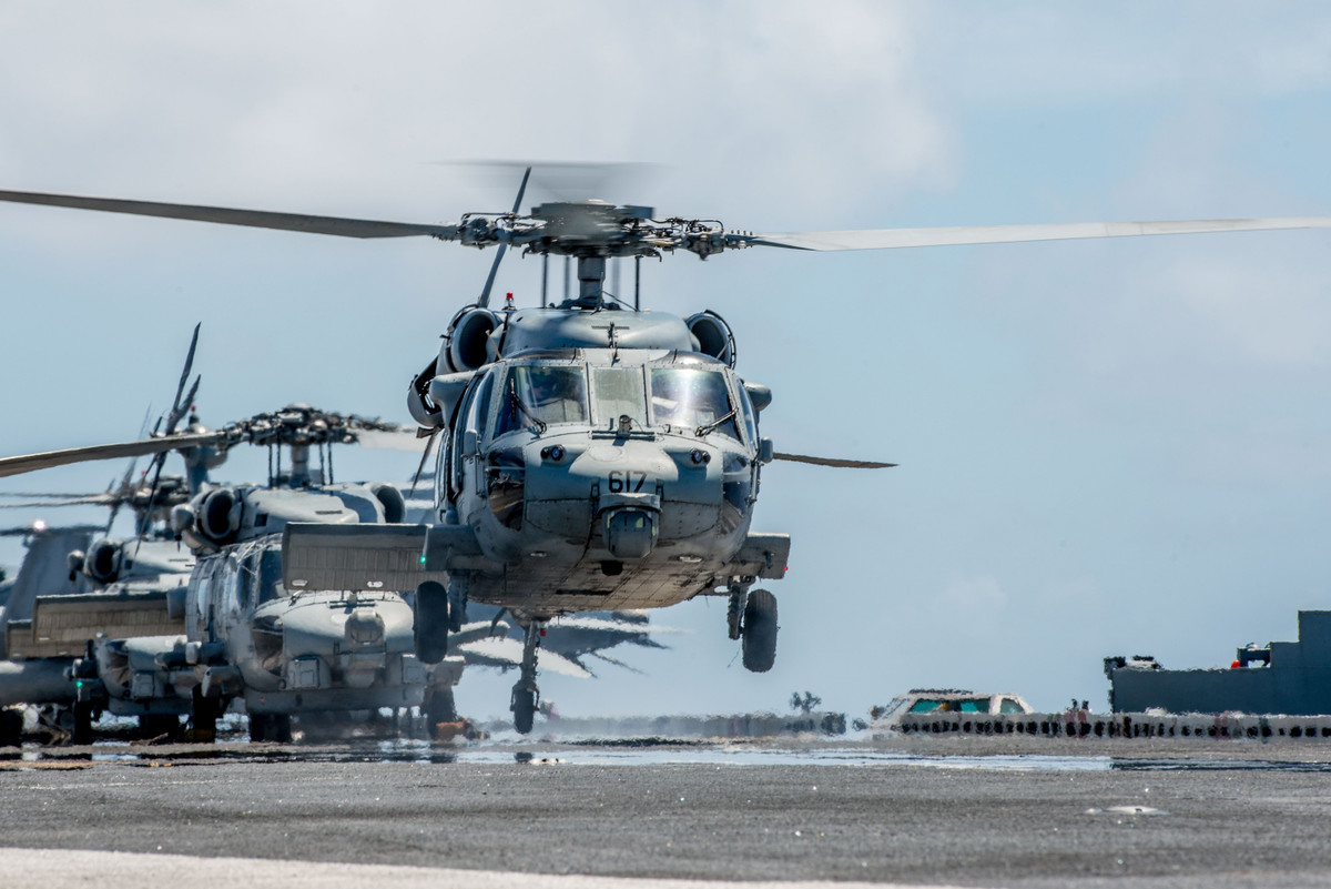 Hệ thống thông tin liên lạc này sẽ dựa vào sóng vệ tinh, liên lạc qua vệ tinh hoặc qua trung gian là các máy bay cảnh báo sớm, máy bay không người lái để tăng khoảng cách truyền tin trên khắp Trái Đất. Nguồn ảnh: USnavy.