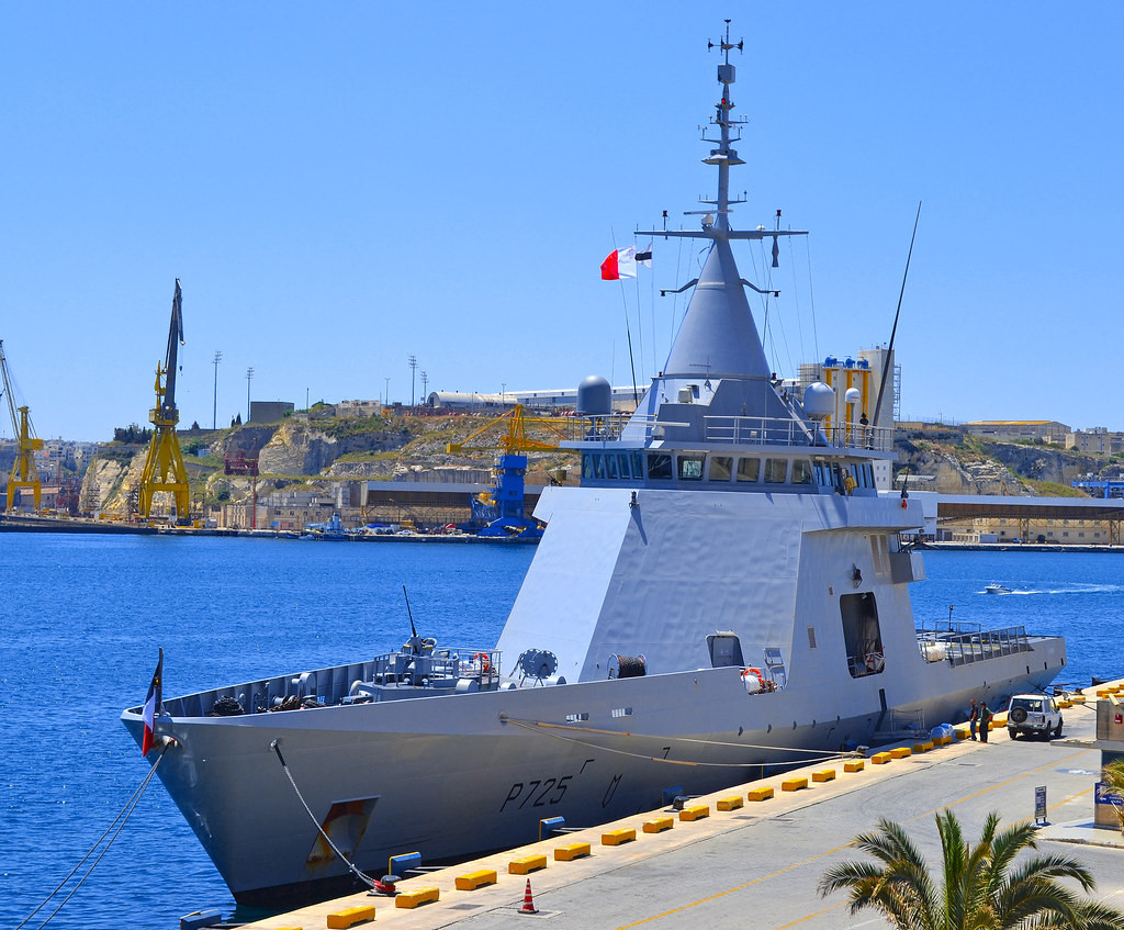 L'Adroit có biên chế thuỷ thủ đoàn bao gồm 30 người tính cả sĩ quan chỉ huy. Tuỳ thuộc từng nhiệm vụ, L'Adroit có thể mang theo tối đa 29 lính với đầy đủ trang thiết bị. Nguồn ảnh: DCNS.